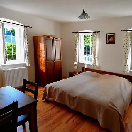 Kis-balatoni Oekoporta Guest house